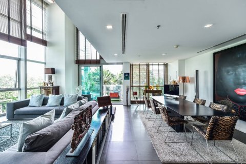 Кондоминиум с 4 комнатами в Кхлонг Сане, Бангкок, Таиланд № 168002 - фото 2