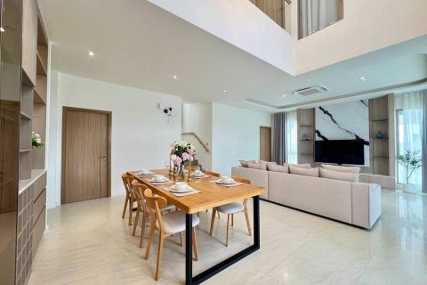 House in Pattaya, Thailand 4 bedrooms № 146367 - photo 17