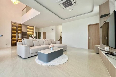 House in Pattaya, Thailand 4 bedrooms № 146367 - photo 16