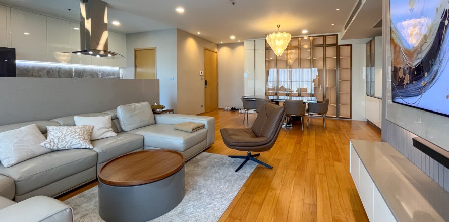 Condo in Watthana, Bangkok, Thailand, 3 bedrooms  № 163796