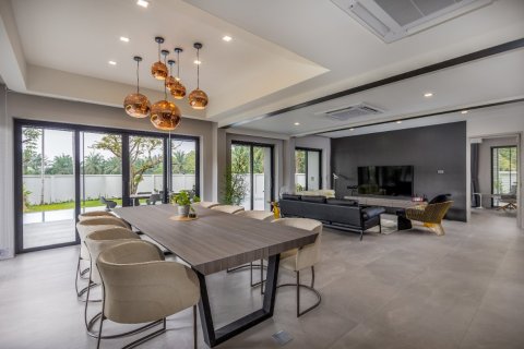 Вилла в Паклоке, Таиланд с 5 комнатами  № 153697 - фото 10