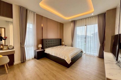 House in Pattaya, Thailand 4 bedrooms № 146367 - photo 10