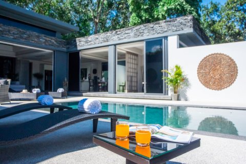 Villa in Bang Tao, Thailand 4 bedrooms № 153699 - photo 1