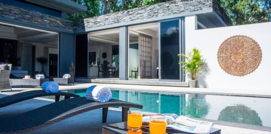 Villa in Bang Tao, Thailand 4 bedrooms № 153699