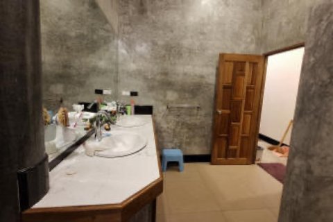 Chalet de 4 dormitorios en Khok Kloi, Tailandia № 233466 - foto 16