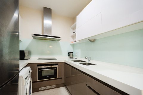 Кондоминиум с 2 комнатами в Патхум Ване, Бангкок, Таиланд № 163999 - фото 17