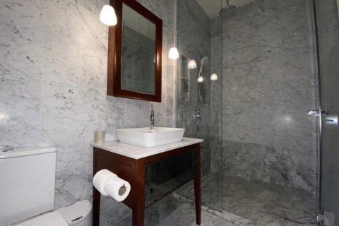 Кондоминиум с 2 комнатами в Ваттхане, Бангкок, Таиланд № 163803 - фото 10