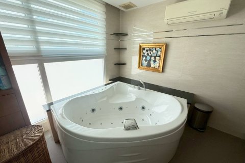 Condo in Pattaya, Thailand, 2 bedrooms  № 163873 - photo 9