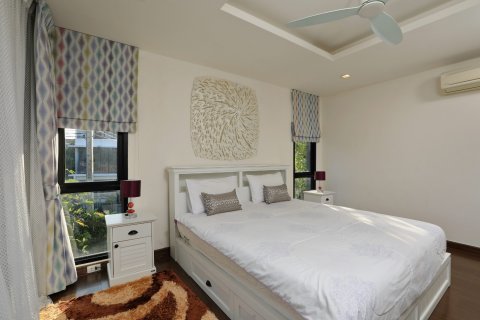 Villa in Bang Tao, Thailand 4 bedrooms № 134297 - photo 21