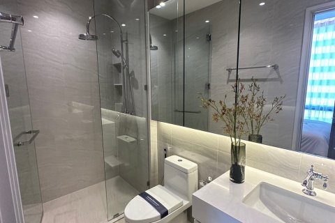 Condo in Watthana, Bangkok, Thailand, 2 bedrooms  № 163889 - photo 7