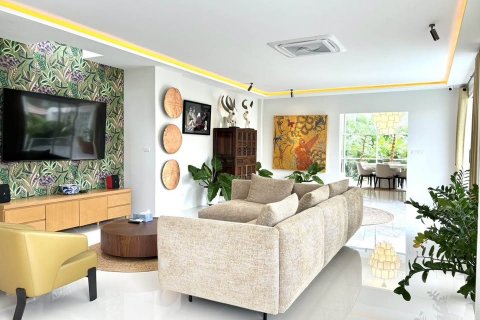 Property in Rawai, Thailand 330 sq.m. № 135268 - photo 14