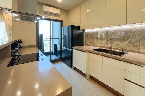 Condo in Watthana, Bangkok, Thailand, 3 bedrooms  № 163796 - photo 8