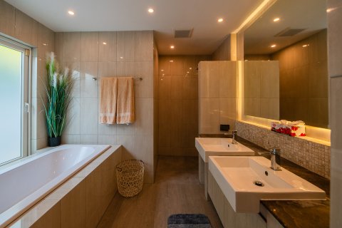 Кондоминиум с 3 спальнями в Паттайе, Таиланд № 171309 - фото 2