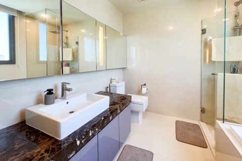 Condo in Watthana, Bangkok, Thailand, 3 bedrooms  № 163796 - photo 14
