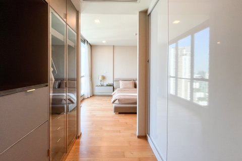 Condo in Watthana, Bangkok, Thailand, 3 bedrooms  № 163796 - photo 12