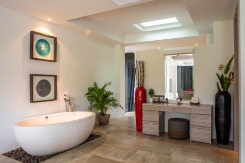 Villa in Bang Tao, Thailand 4 bedrooms № 153699 - photo 8