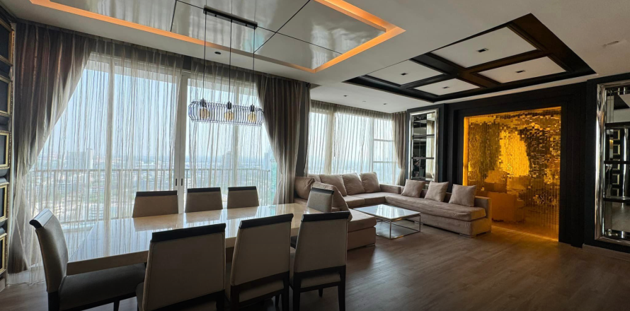 Condo in Watthana, Bangkok, Thailand, 3 bedrooms  № 163795
