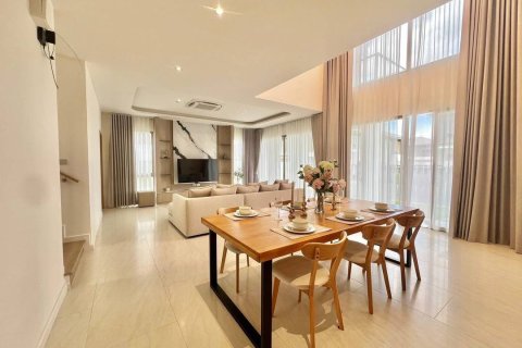 House in Pattaya, Thailand 4 bedrooms № 146367 - photo 15