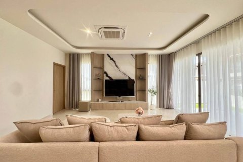 House in Pattaya, Thailand 4 bedrooms № 146367 - photo 14