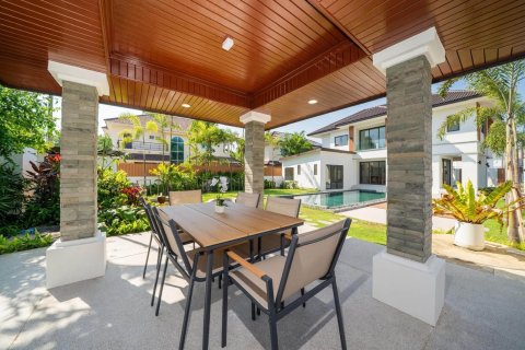 Villa in Phuket, Thailand 4 bedrooms № 210224 - photo 15