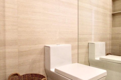 Кондоминиум с 2 комнатами в Ваттхане, Бангкок, Таиланд № 168175 - фото 16