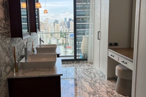 Condo in Watthana, Bangkok, Thailand, 3 bedrooms  № 163798 - photo 4