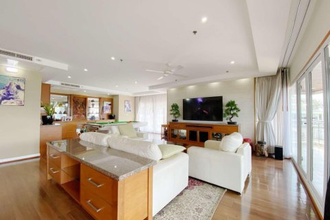 Condo in Pattaya, Thailand, 2 bedrooms  № 121148 - photo 1