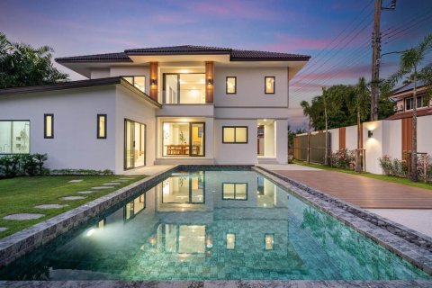 Villa in Phuket, Thailand 4 bedrooms № 210224