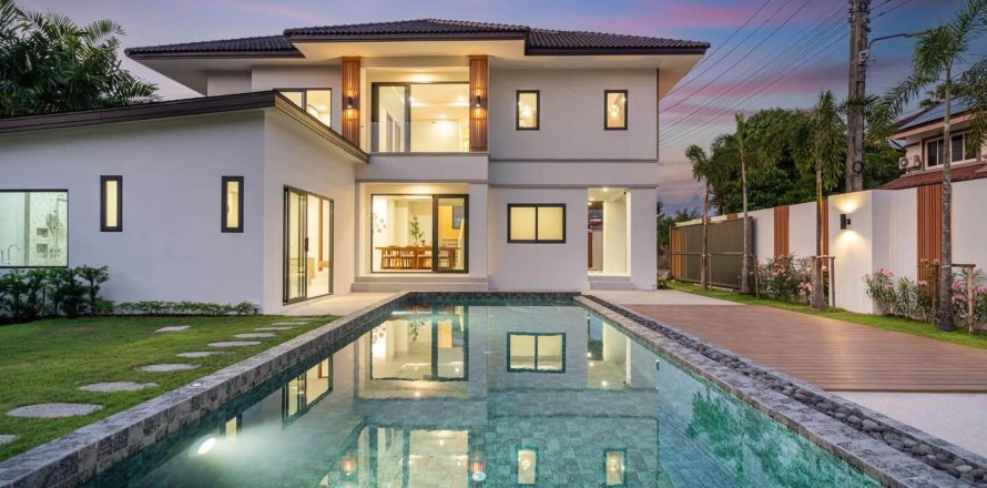 Villa in Phuket, Thailand 4 bedrooms № 210224
