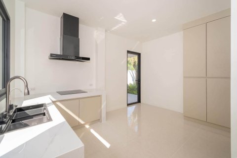 Villa in Phuket, Thailand 4 bedrooms № 210224 - photo 11