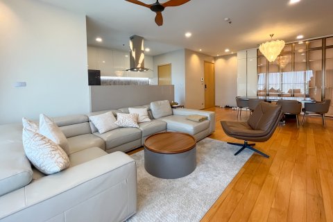 Condo in Watthana, Bangkok, Thailand, 3 bedrooms  № 163796 - photo 4