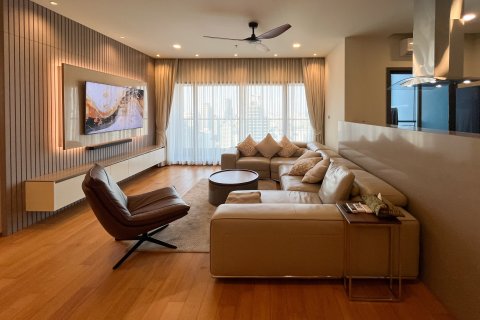 Condo in Watthana, Bangkok, Thailand, 3 bedrooms  № 163796 - photo 5