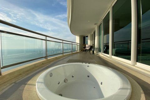 Condo in Pattaya, Thailand, 3 bedrooms № 199883 - photo 5