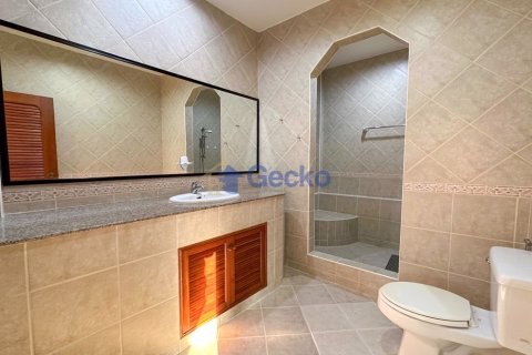 House in Pattaya, Thailand 4 bedrooms № 196213 - photo 7