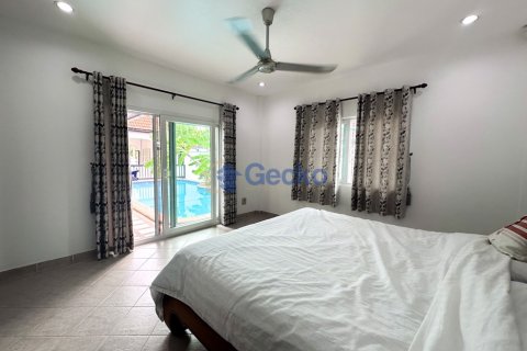 House in Pattaya, Thailand 4 bedrooms № 196213 - photo 10