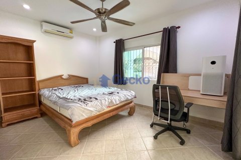 House in Pattaya, Thailand 4 bedrooms № 196213 - photo 4