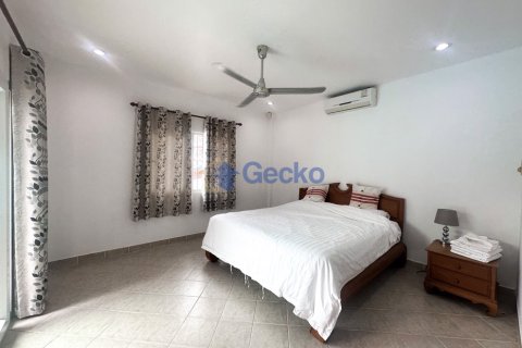House in Pattaya, Thailand 4 bedrooms № 196213 - photo 8