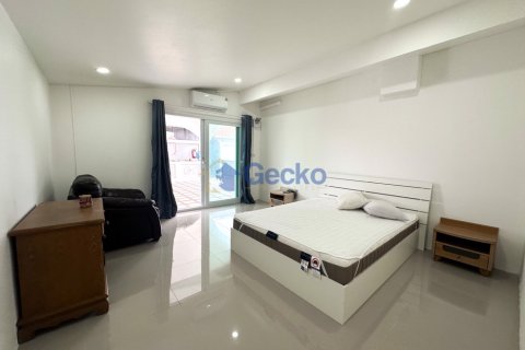House in Pattaya, Thailand 4 bedrooms № 196213 - photo 14