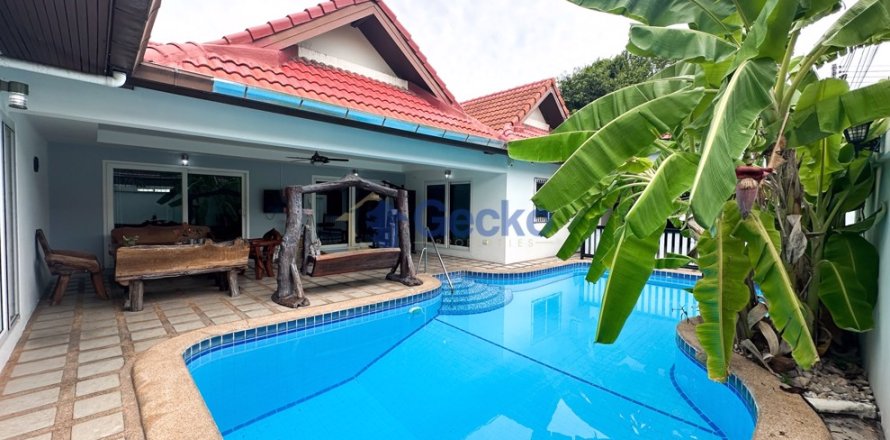 House in Pattaya, Thailand 4 bedrooms № 196213