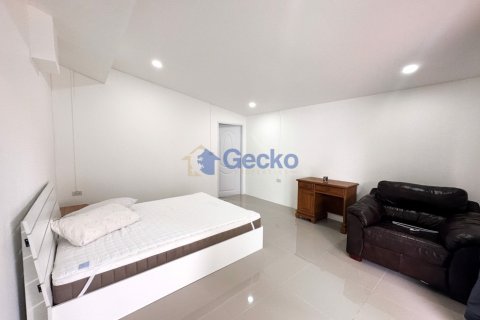 House in Pattaya, Thailand 4 bedrooms № 196213 - photo 12