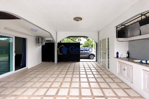 House in Pattaya, Thailand 4 bedrooms № 196213 - photo 18