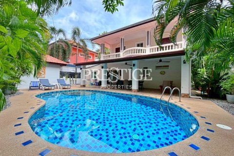 House in Pattaya, Thailand 6 bedrooms № 198086