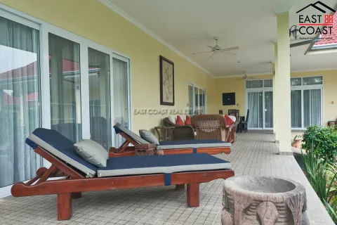 Casa de 9 dormitorios en Pattaya, Tailandia № 212656 - foto 15