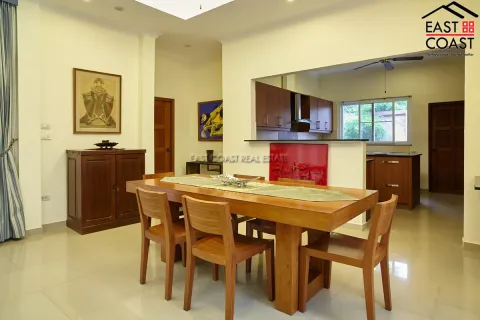 Casa de 9 dormitorios en Pattaya, Tailandia № 212656 - foto 4