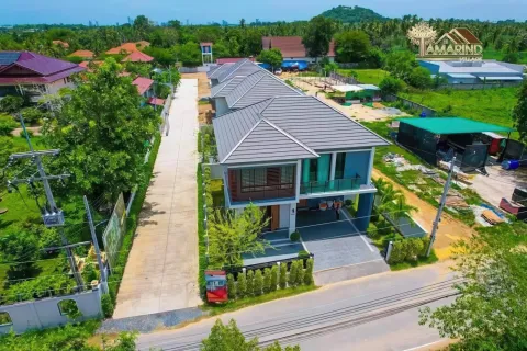 House in Pattaya, Thailand 4 bedrooms № 155609 - photo 2