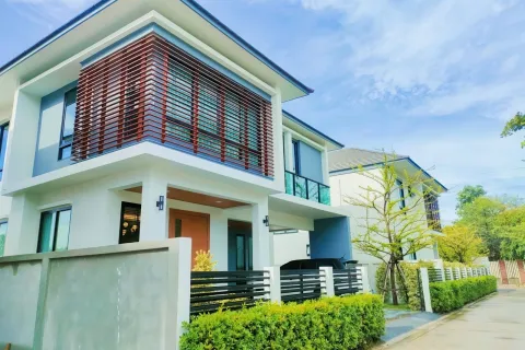 House in Pattaya, Thailand 4 bedrooms № 155609 - photo 3