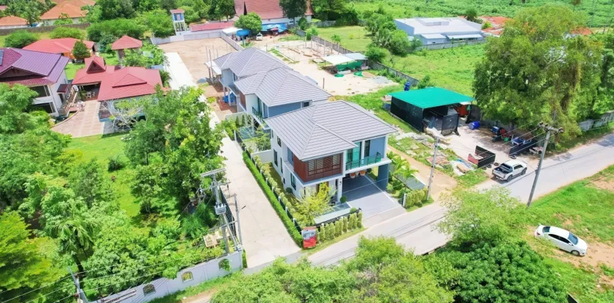 House in Pattaya, Thailand 4 bedrooms № 155609