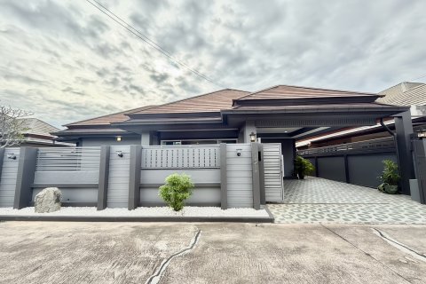 House in Pattaya, Thailand 3 bedrooms № 155608