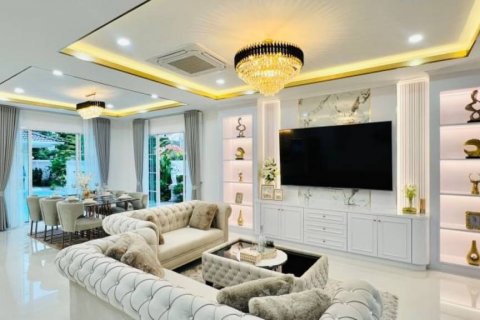 Villa in Pattaya, Thailand 5 bedrooms № 114095 - photo 4