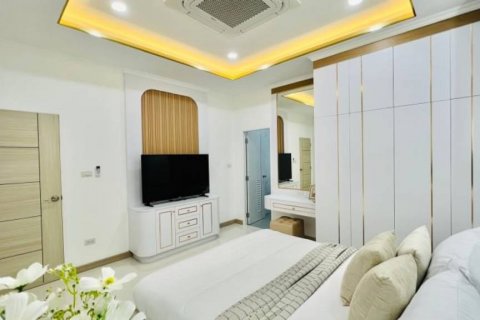 Villa in Pattaya, Thailand 5 bedrooms № 114095 - photo 10
